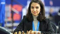 Выступившая без хиджаба иранская шахматистка не вернётся на родину