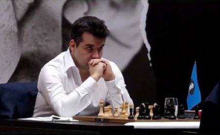 Дин Лижэнь обыграл Яна Непомнящего на тай-брейке и стал первым в истории Китая чемпионом мира по шахматам